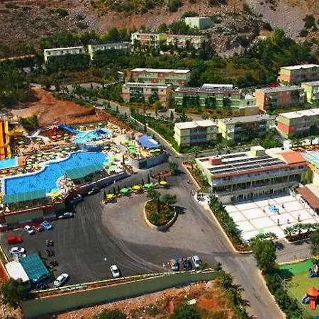 Aqua Sun Village 酒店 考陶洛法里