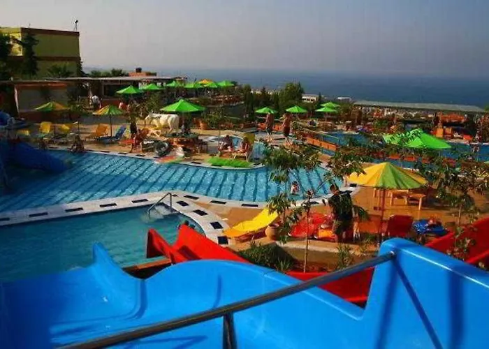 Aqua Sun Village Готель